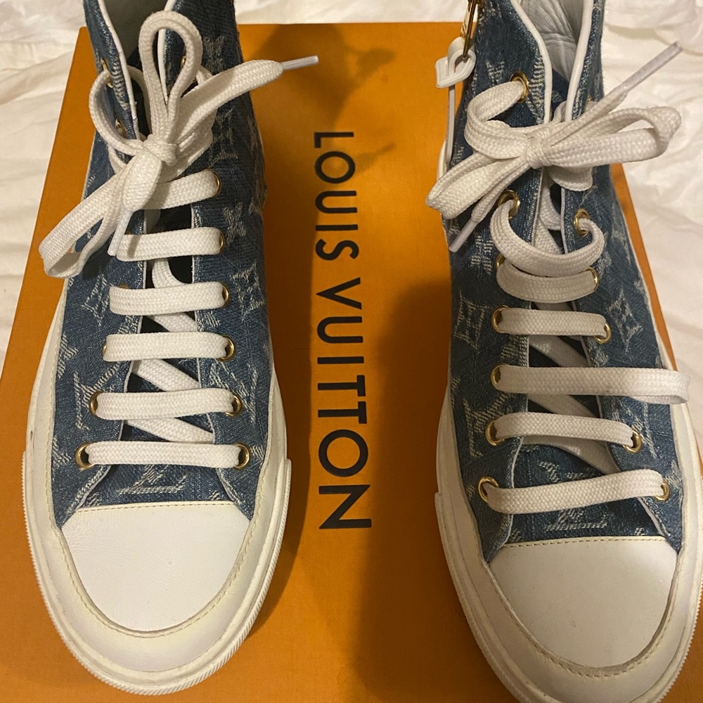 Size 36.5 Louis Vuitton Blue Jean sneaker fit 37 US7